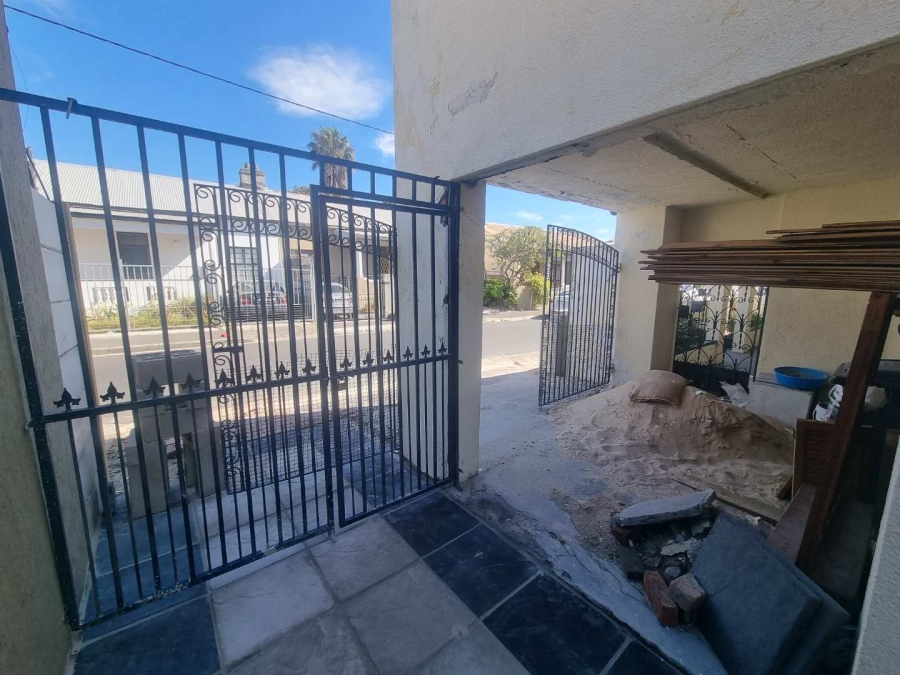 To Let 3 Bedroom Property for Rent in Wynberg Western Cape